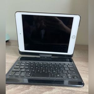 iPad 4 Mini w/ keyboard case